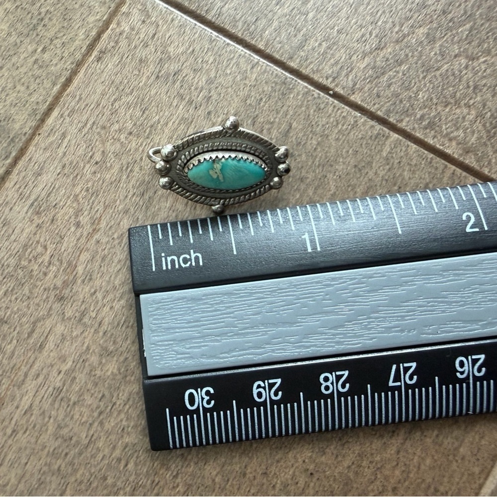 Vintage Southwestern Turquoise Silver Oval Clip on Earrings - Picture 4 of 6